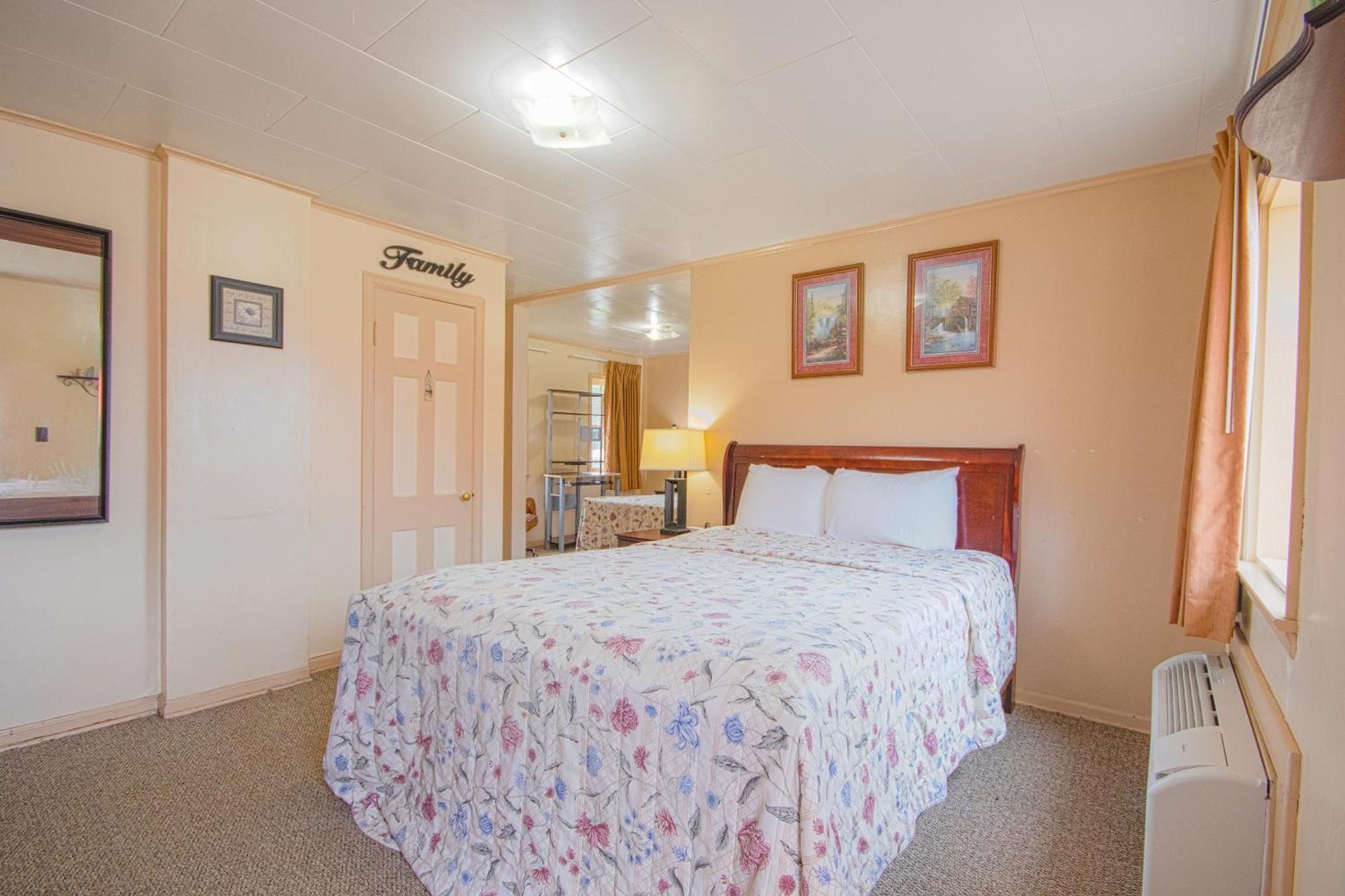 Sunflower Motel Hiawatha By Oyo Esterno foto