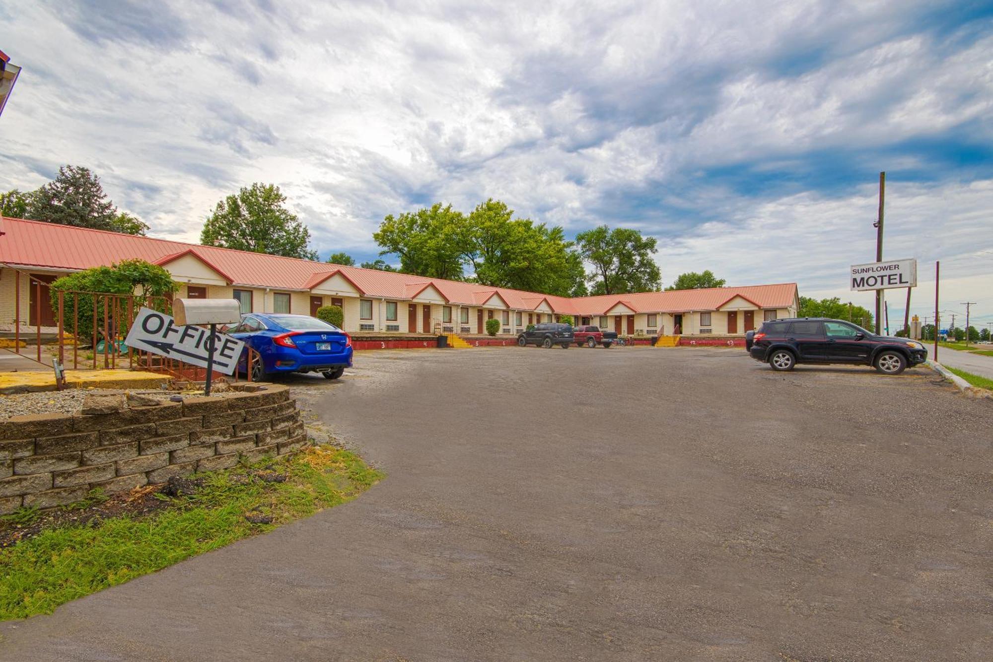 Sunflower Motel Hiawatha By Oyo Esterno foto